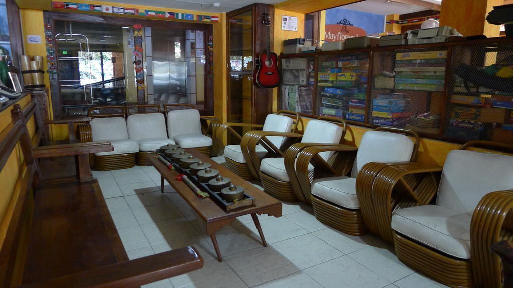 bahay-panuluyan The Mayflower