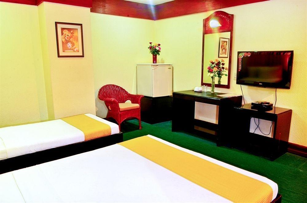 Paragon Hotel 2*