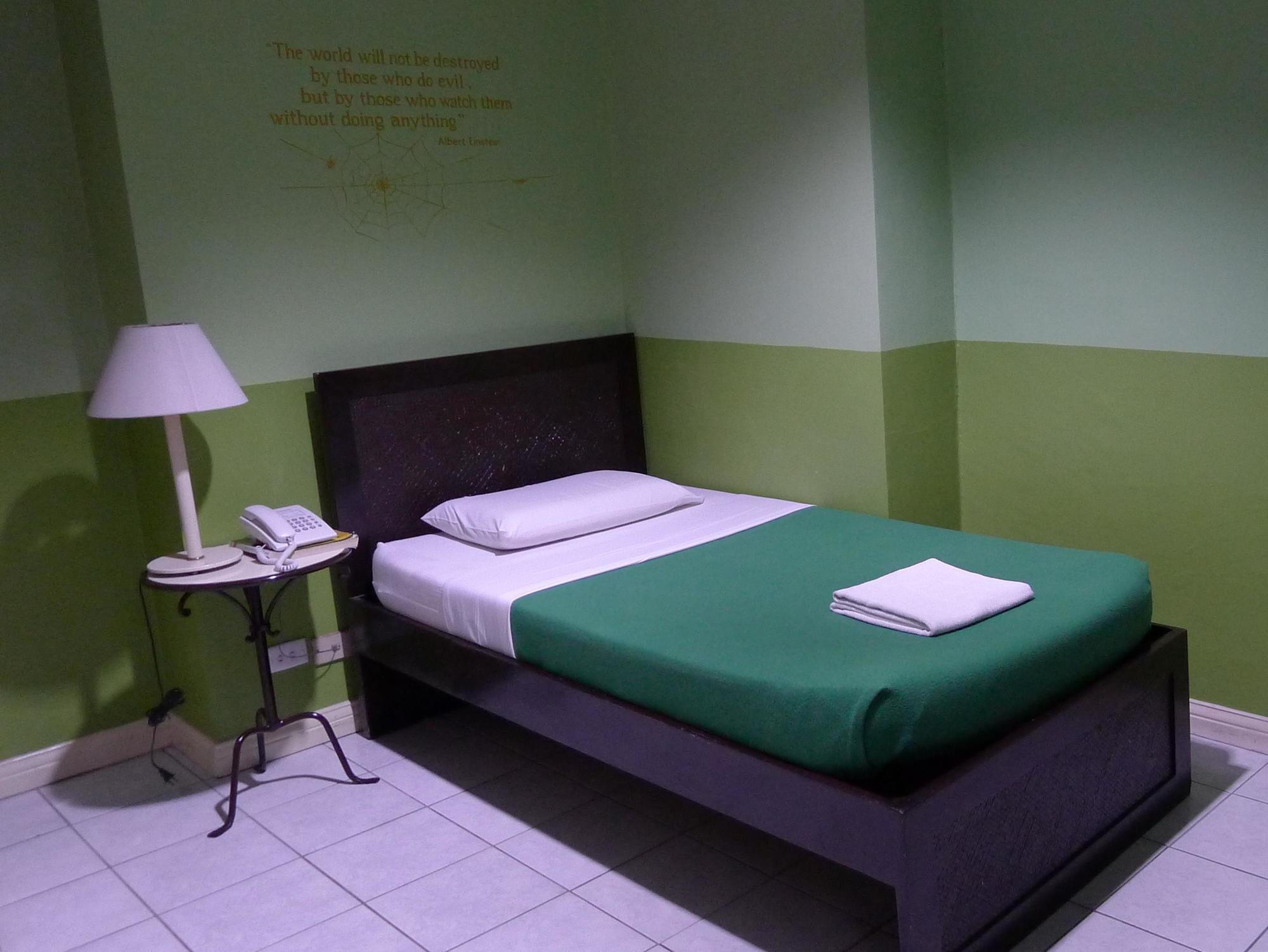 West Gorordo Hotel 2*