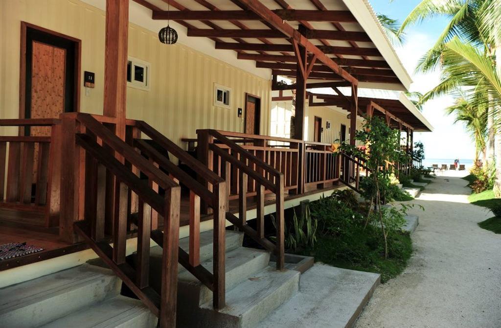 Anika Island 3*