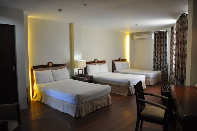 Hotel Century Plaza 3*
