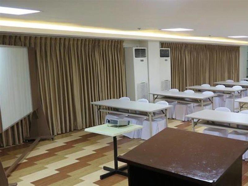 Hotel Century Plaza 3*