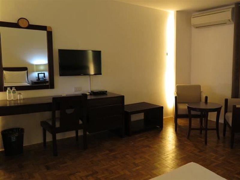 Hotel Century Plaza 3*