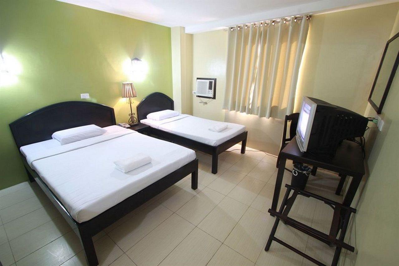 Hotel Sampaguita Plaza Garcia 3*