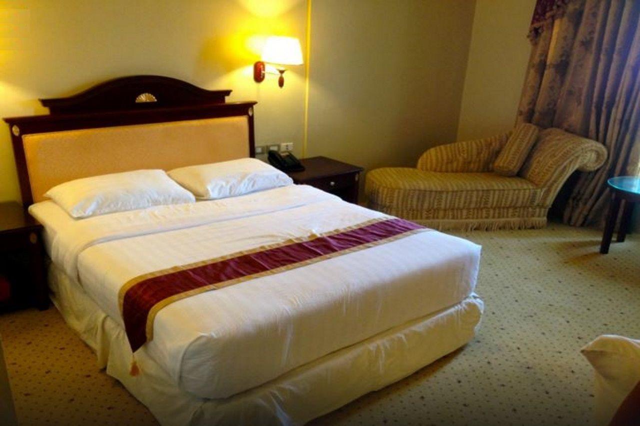 Hotel Sarrosa International And Residential Cebu