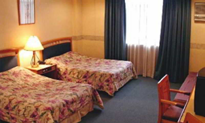 Century Plaza Hotel 3*