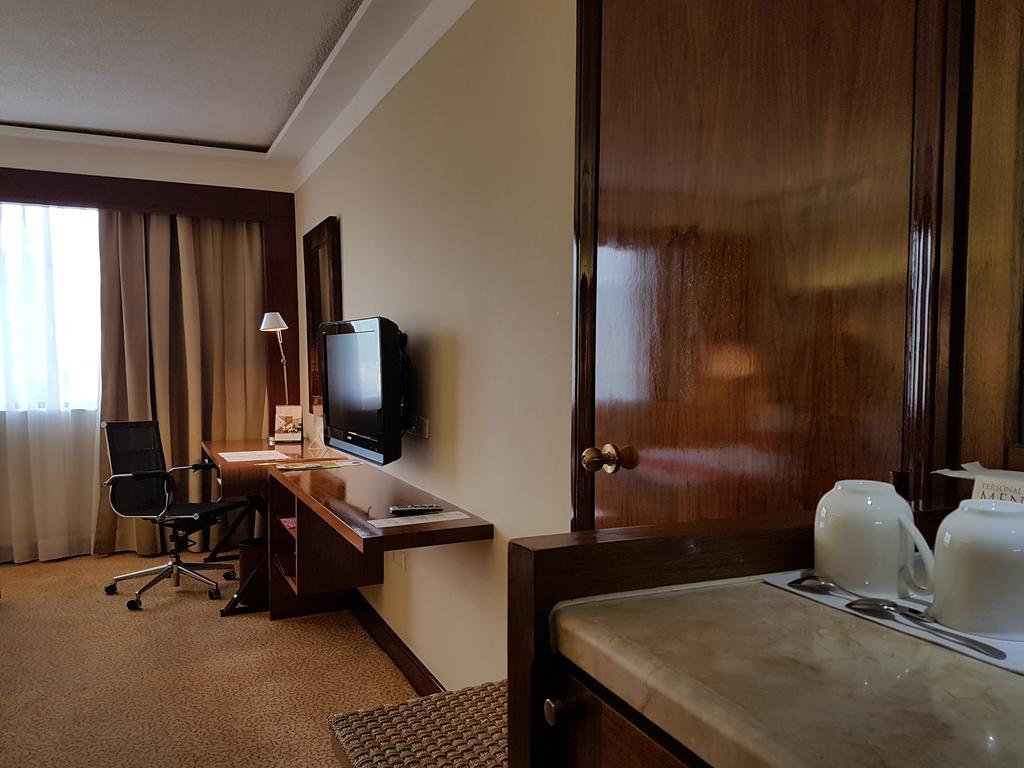Marco Polo Plaza Hotel
