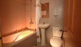 Hotel Gran Prix And Suites 2*