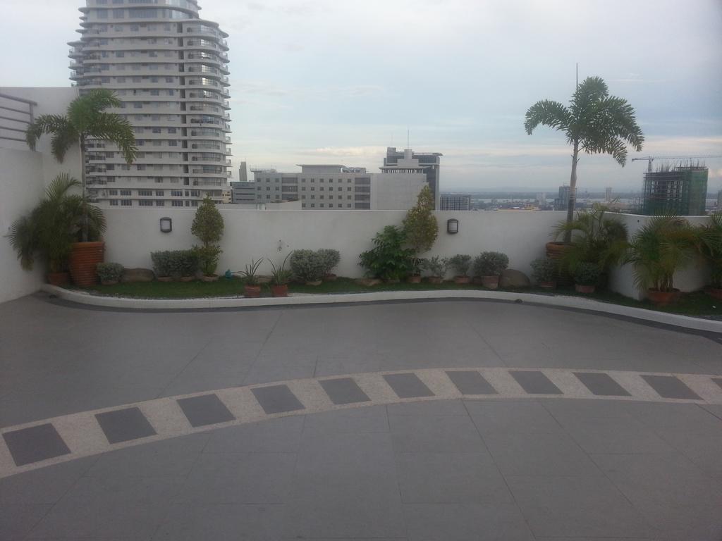 Hotel La Guardia Flats 2 - 802