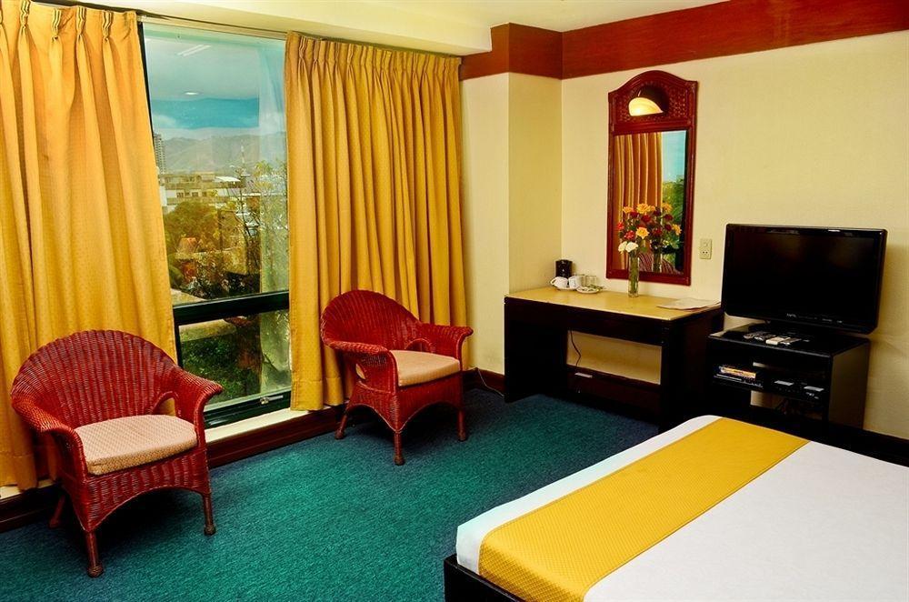 Paragon Hotel 2*