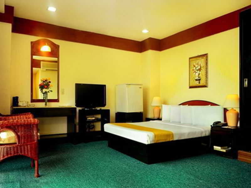 Paragon Hotel 2*