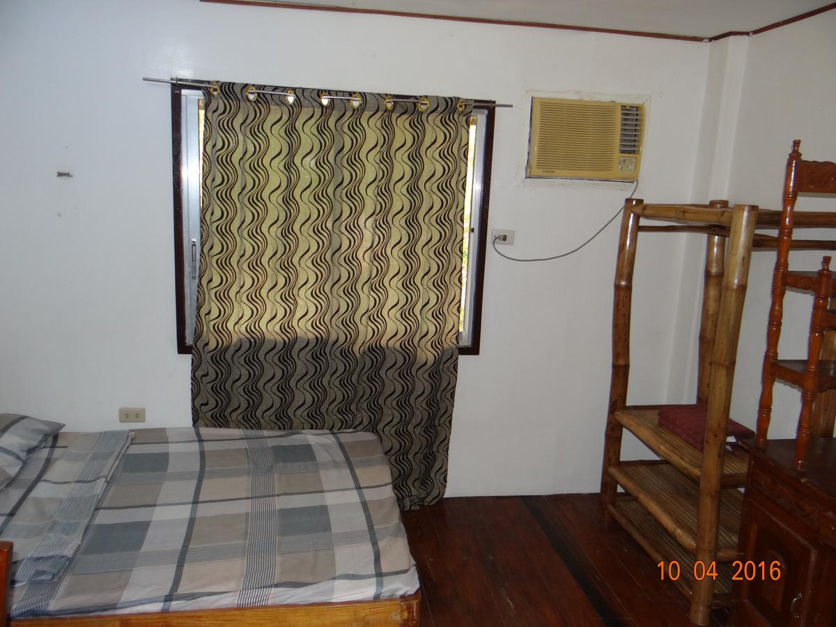 Hostel Johnnil's Tourist *