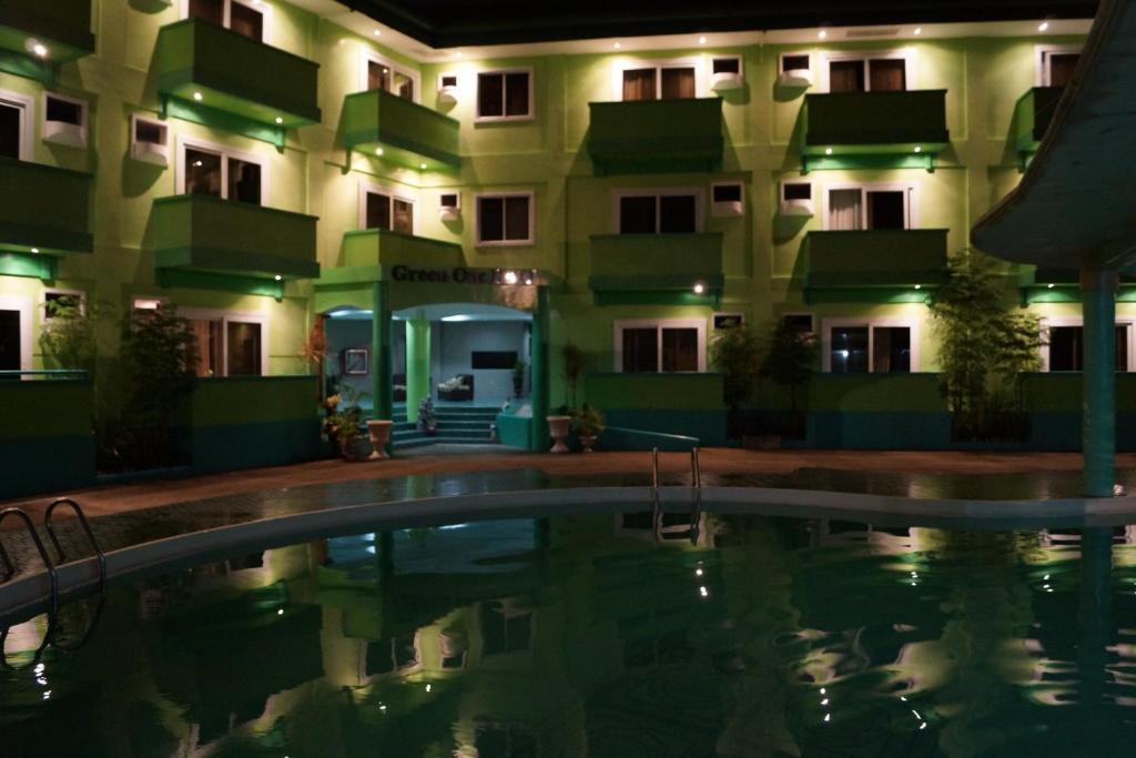 One 2* Lapu-Lapu City