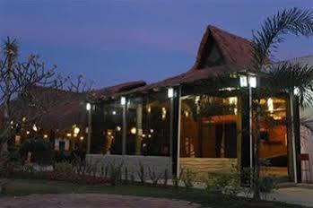 Natures Garden Park And 3*