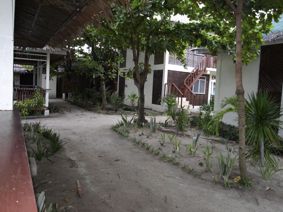 The Shark's Tail Dive Center Daanbantayan