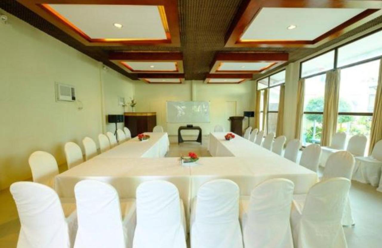 Anika Island 3*