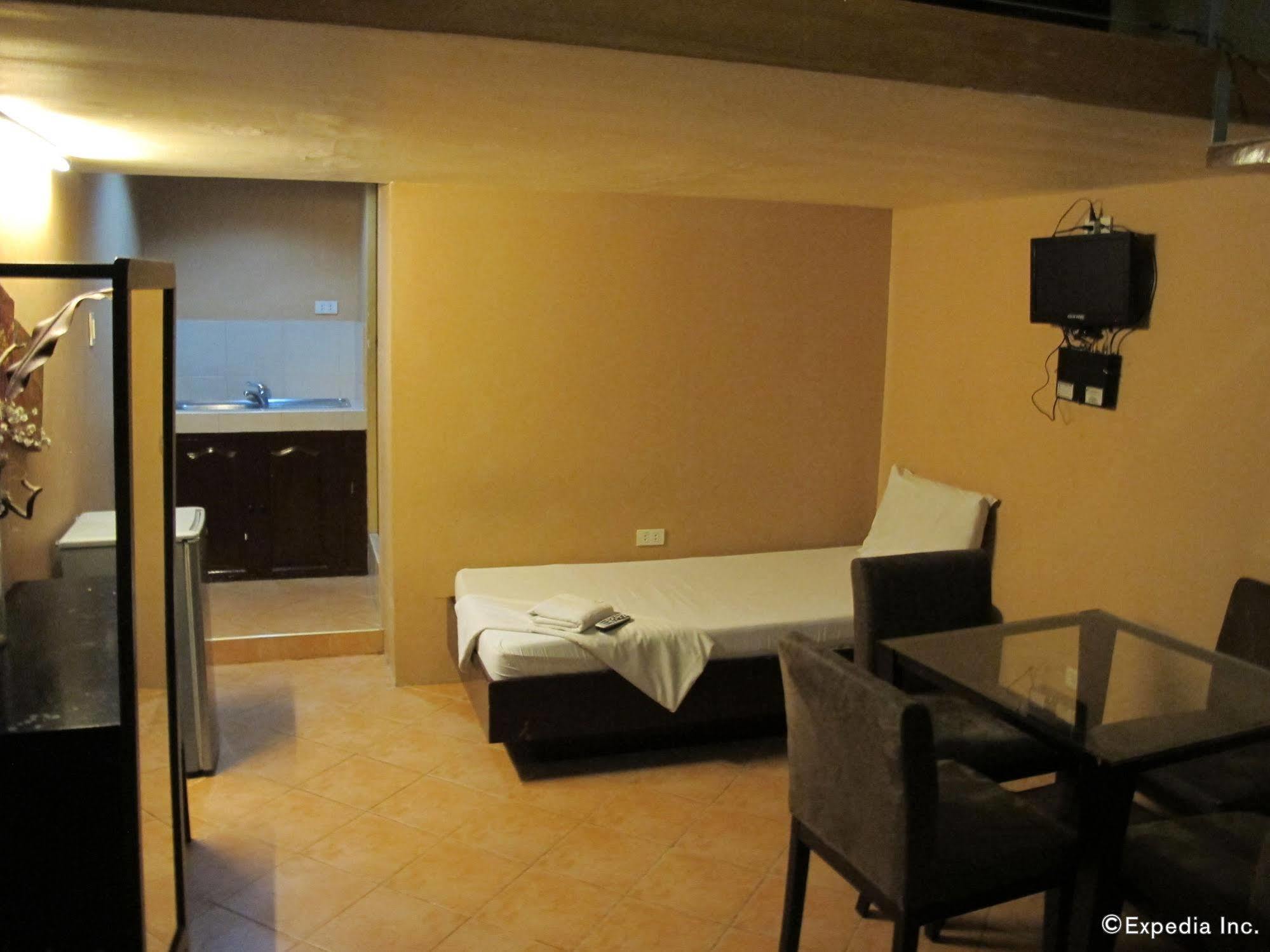 Gran Prix And Suites Hotel
