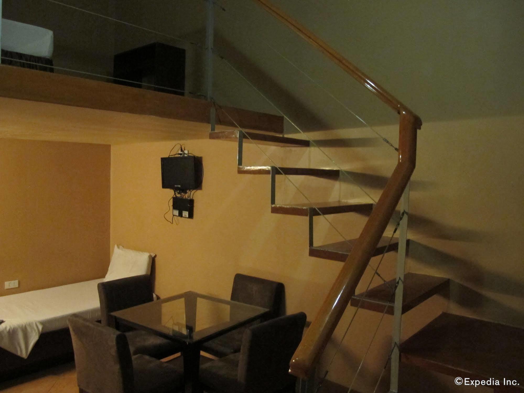 Hotel Gran Prix And Suites 2*