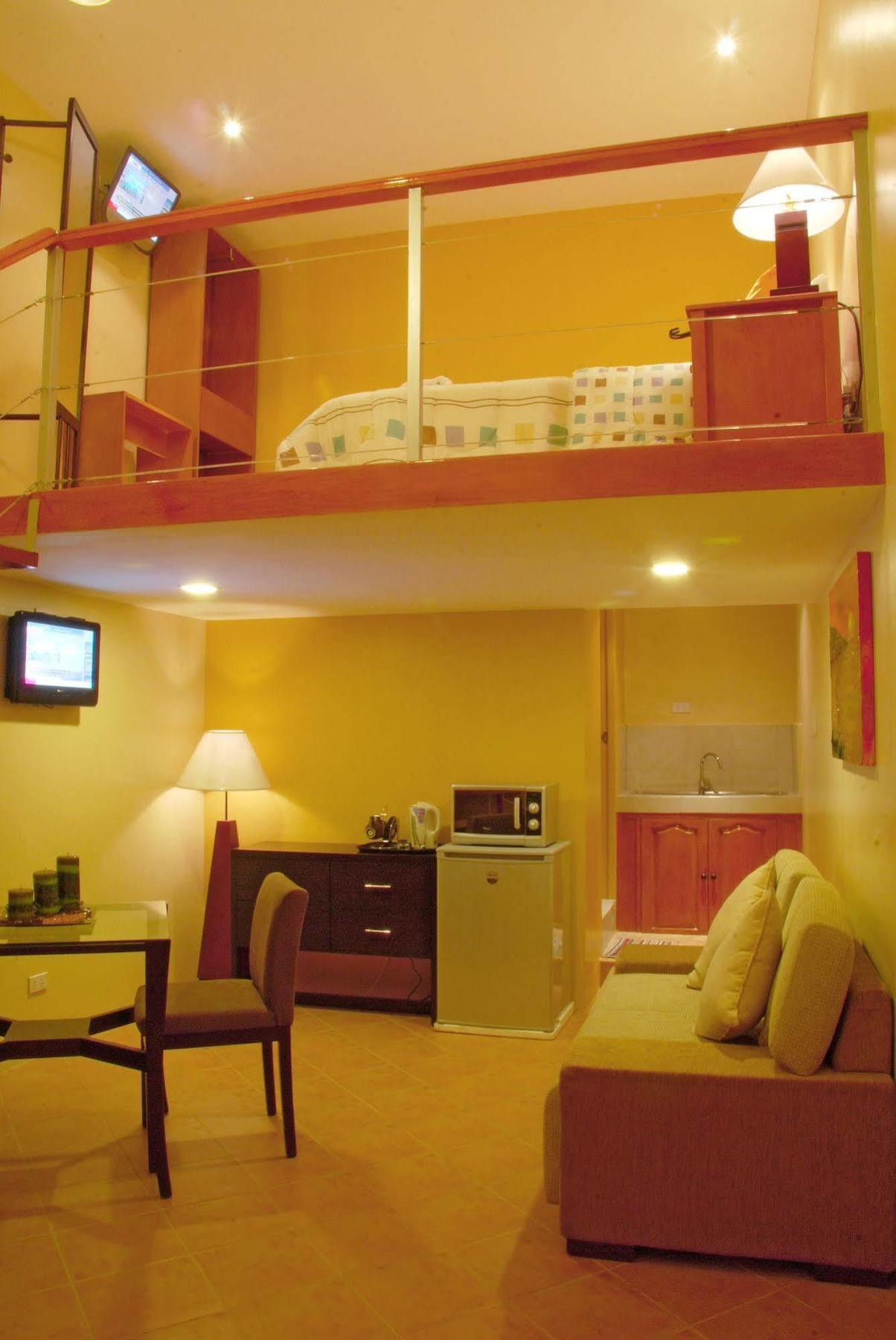 Gran Prix And Suites Hotel