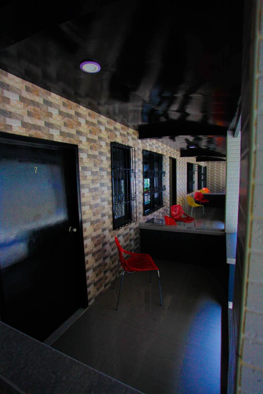 Halfway House Mactan Cebu Airport Albergue *