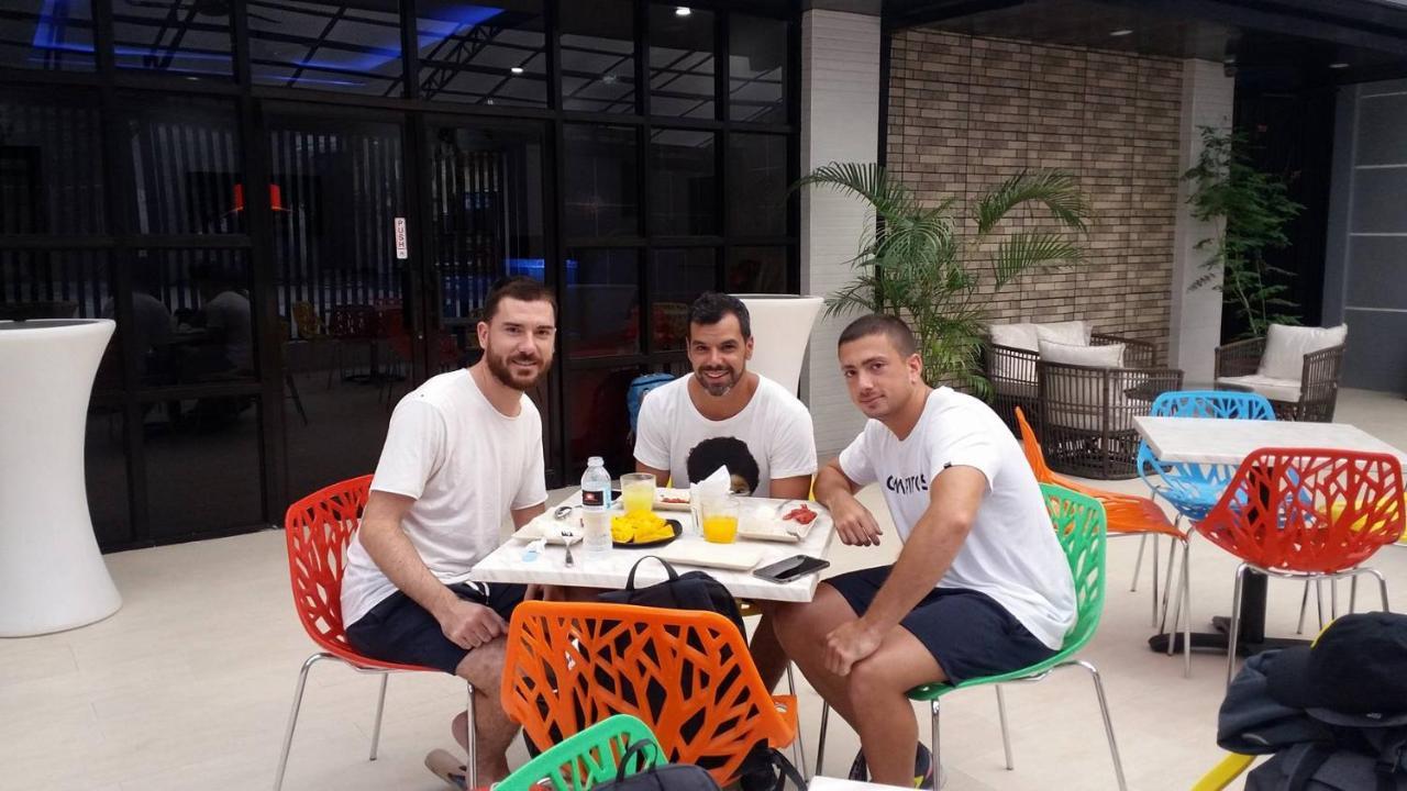 Halfway House Mactan Cebu Airport Albergue *