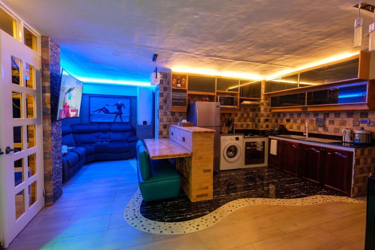 Apartment Clockworkorange Luxury 4-minutes Away To Airport *