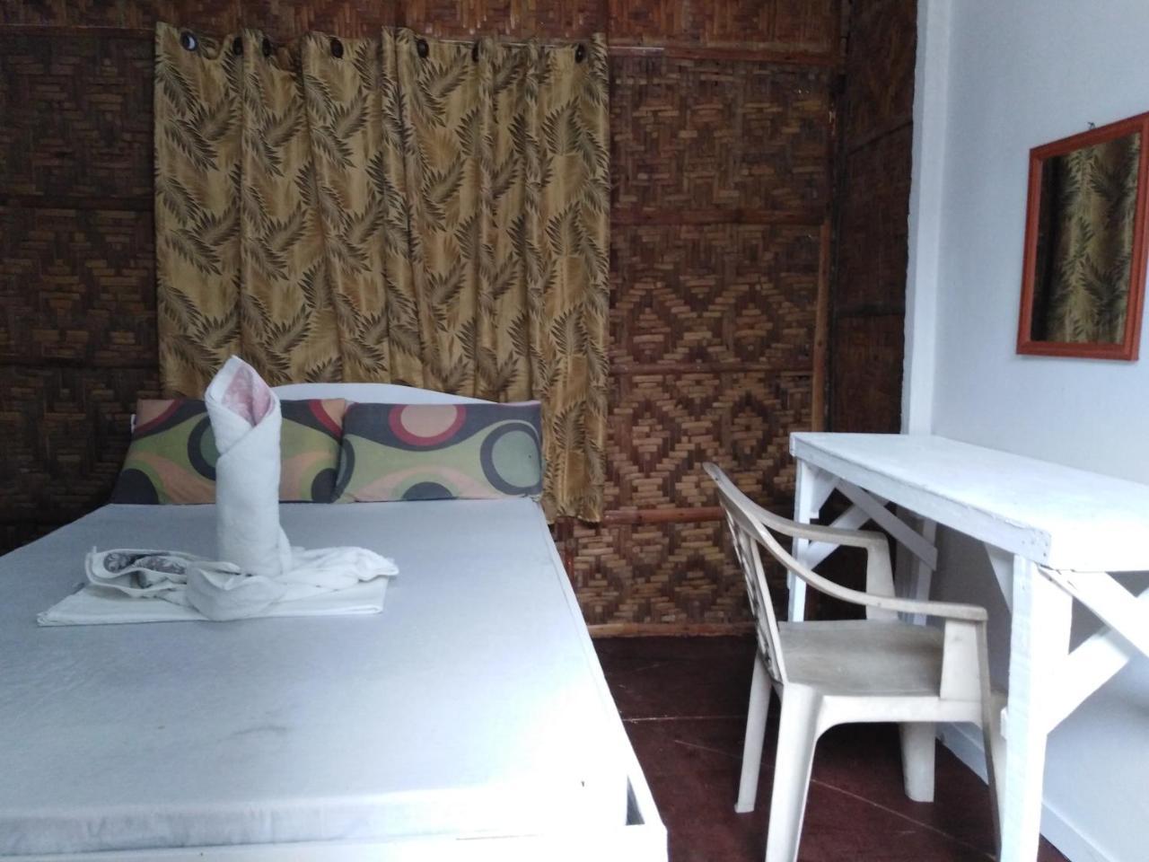 Resort The Shark's Tail Dive Center Daanbantayan