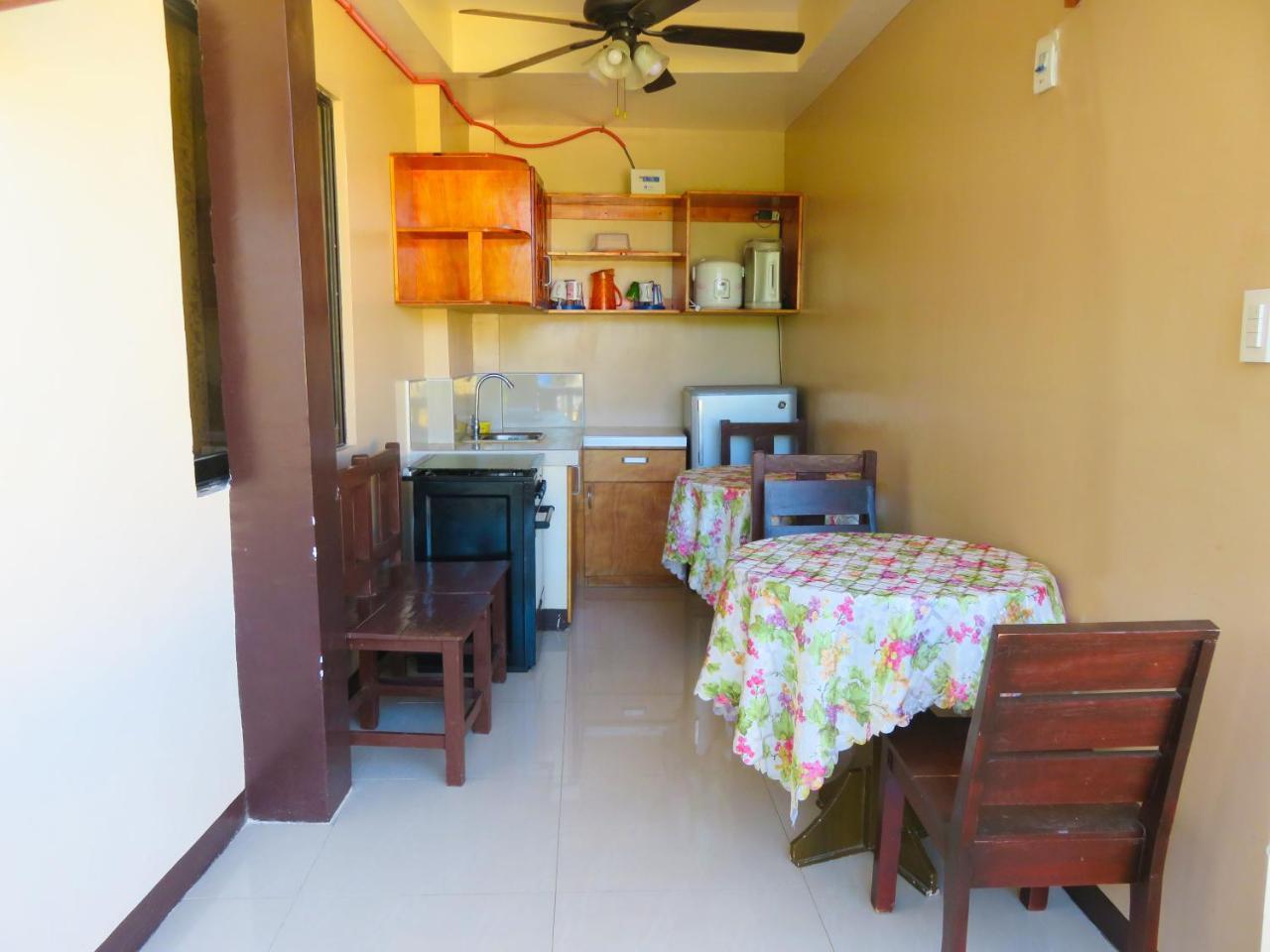 bahay-panuluyan Nanette's Tourist 2*