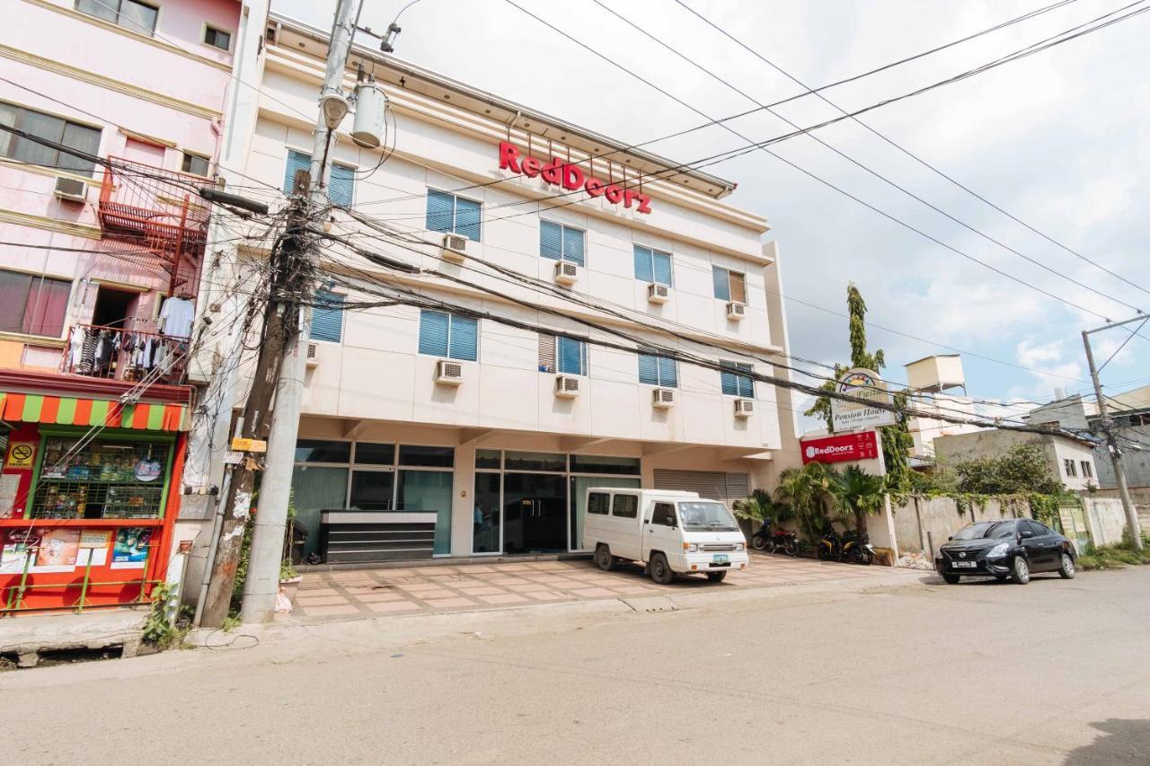 Reddoorz @ Bonifacio St Hotel 2*