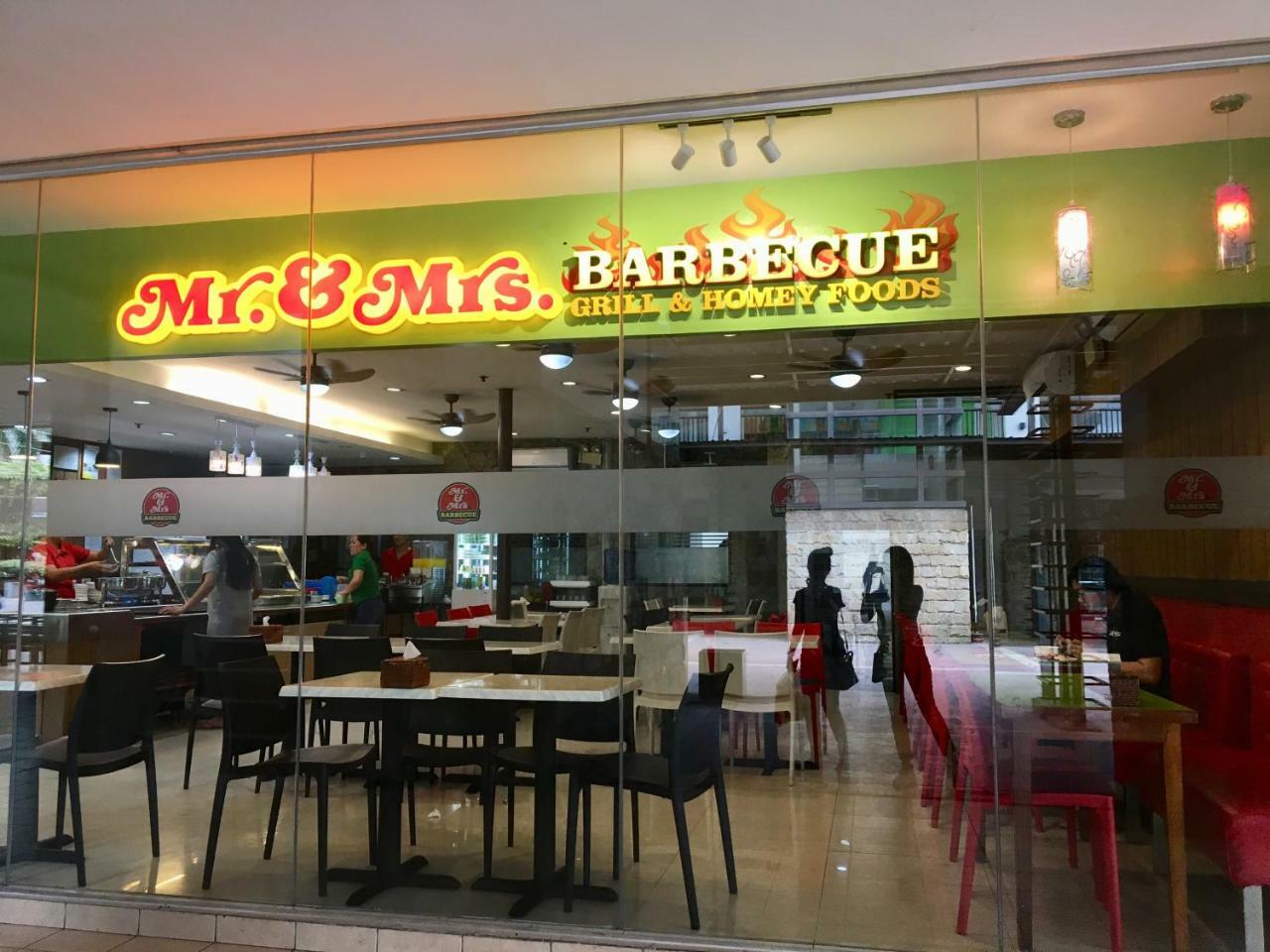 The Persimmon Near Ayala And Sm Apartment