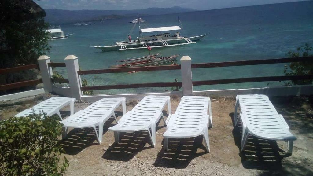 Pescador View - Beachfront & By The Ocean Hostels & Restaurant Moalboal *