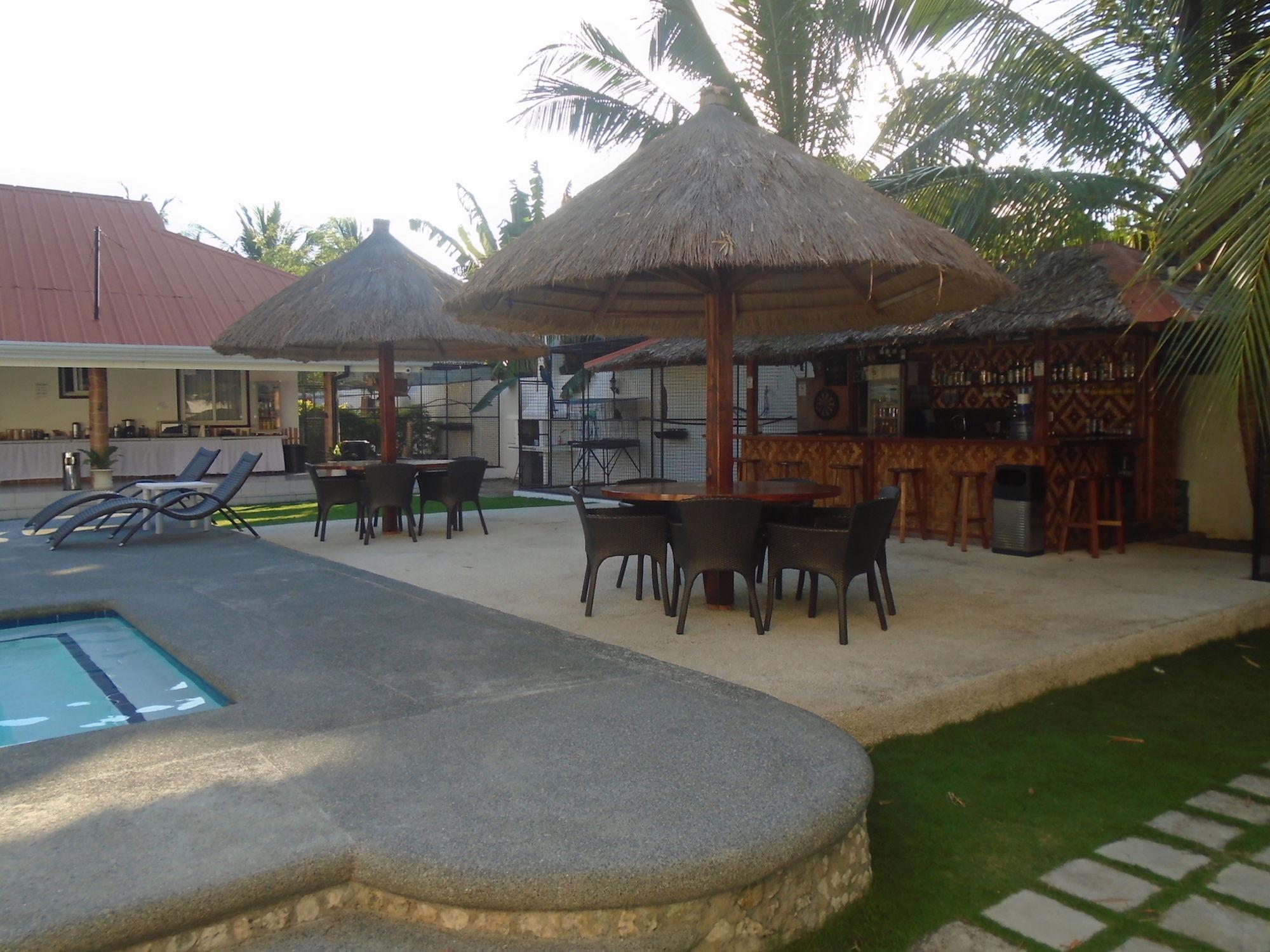 Parrot Resort 3*