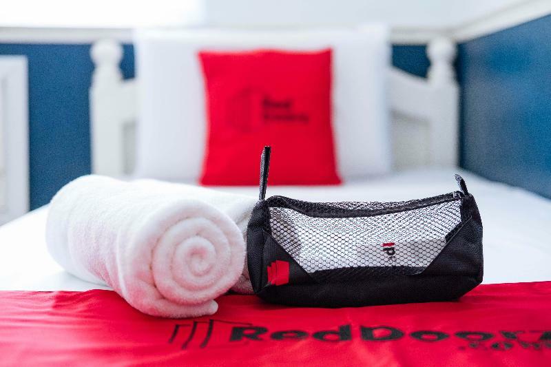 Hotel Reddoorz Near Oslob Whale Shark Watching Area