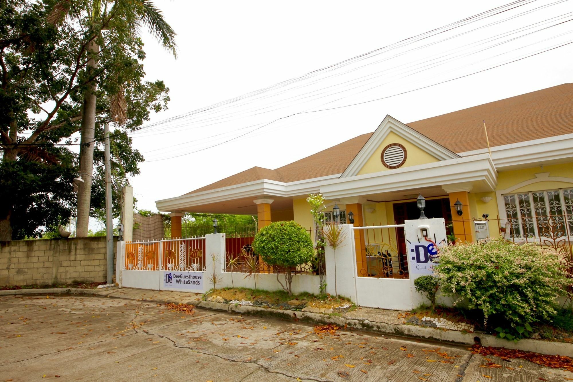Dee White Sands Hostel