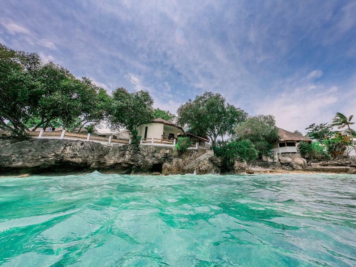 Resort Pescador View - Beachfront & By The Ocean Hostels & Restaurant Moalboal Moalboal