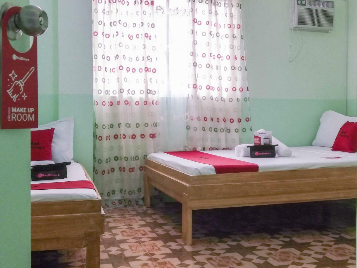 Hotel Reddoorz Near Oslob Whale Shark Watching Area