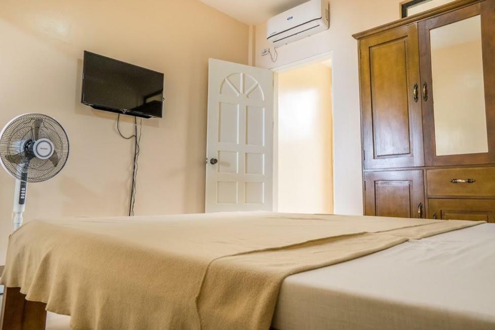 Kellocks' Seaview Apartelle Inn *