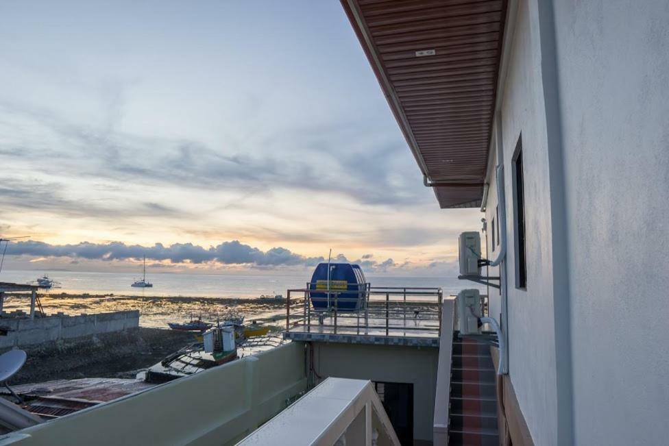 Inn Kellocks' Seaview Apartelle