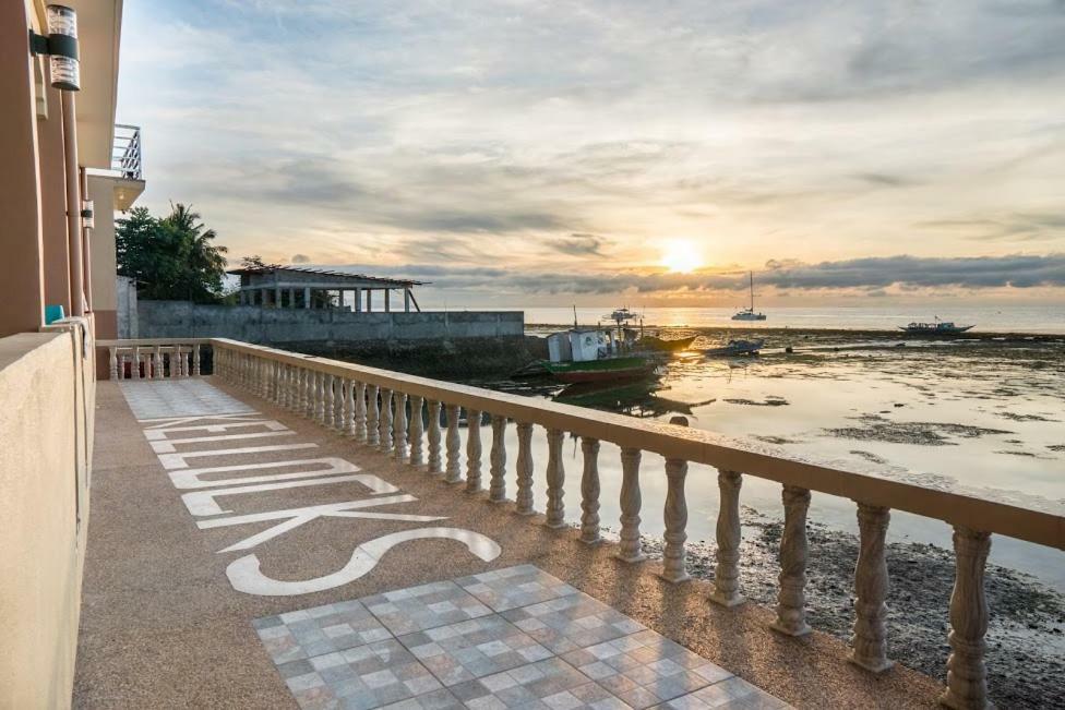 Kellocks' Seaview Apartelle Inn