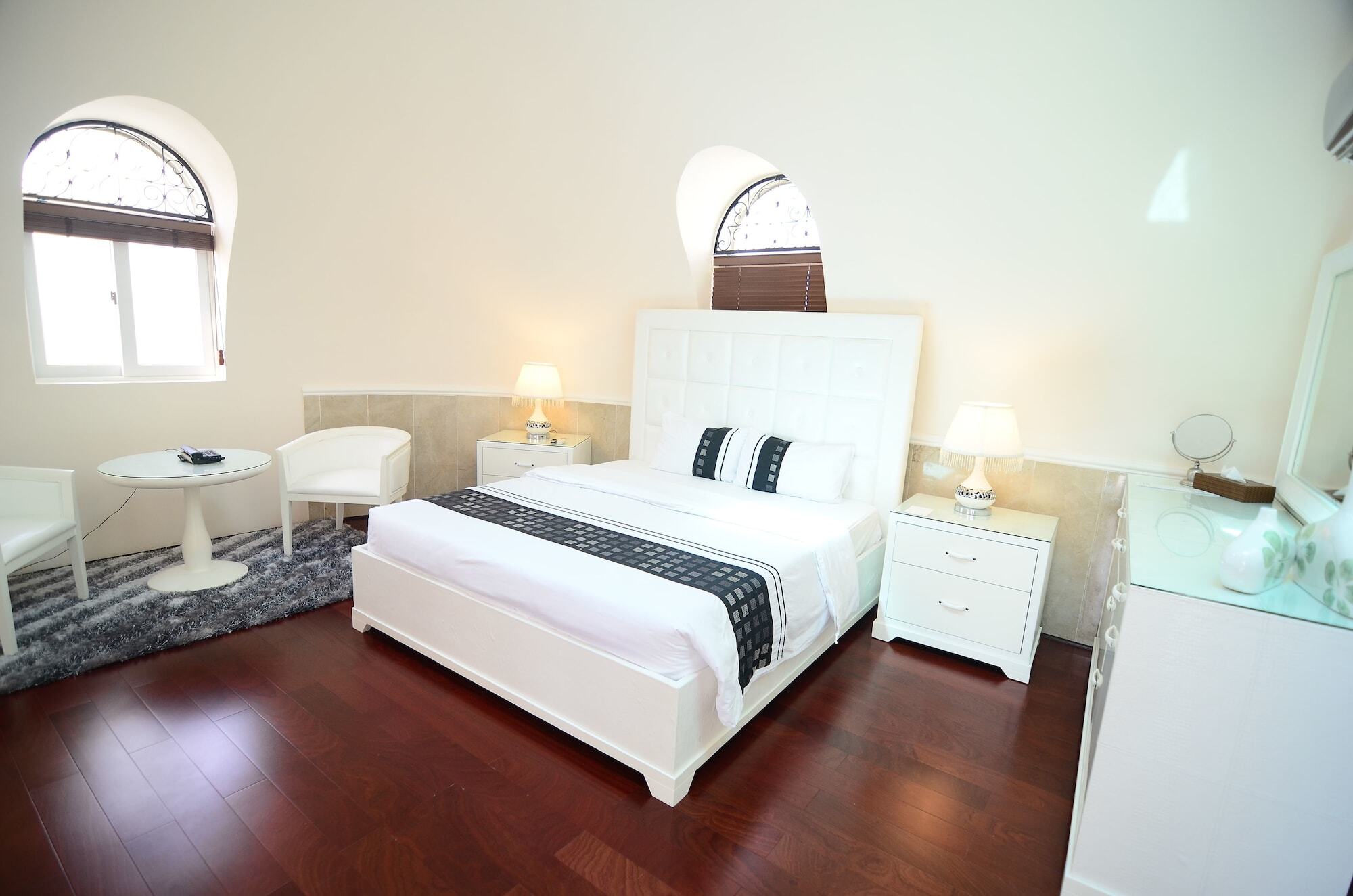Mactan Isla Hotel 3*