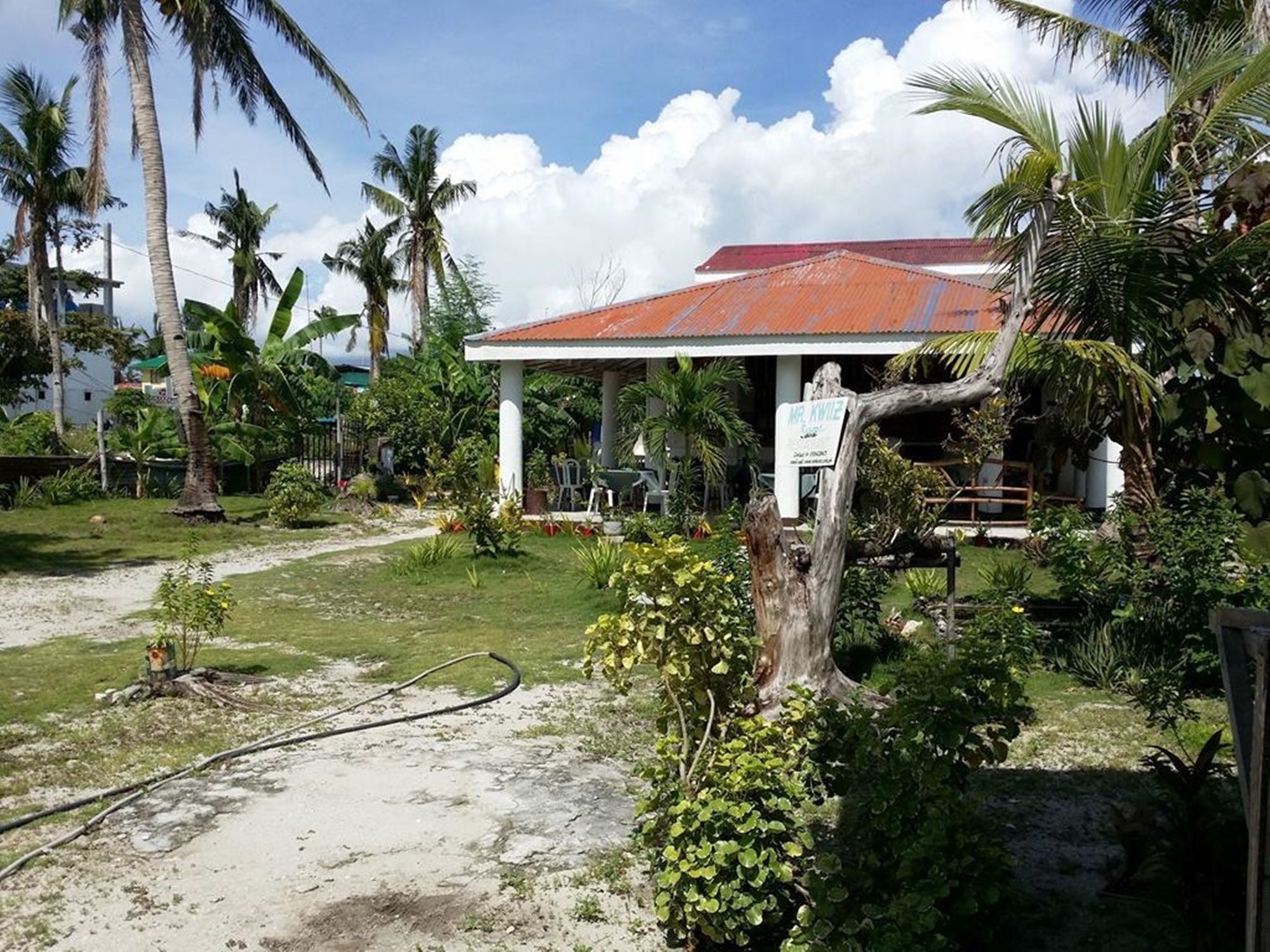Mr. Kwiiz And Restaurant Hotel Daanbantayan