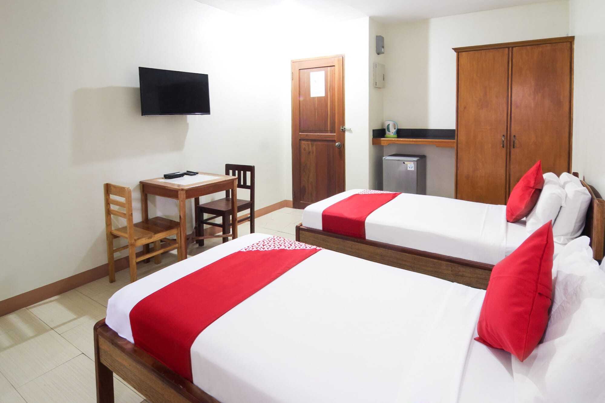 Oyo 130 Jy Crown Palace Hotel 3*