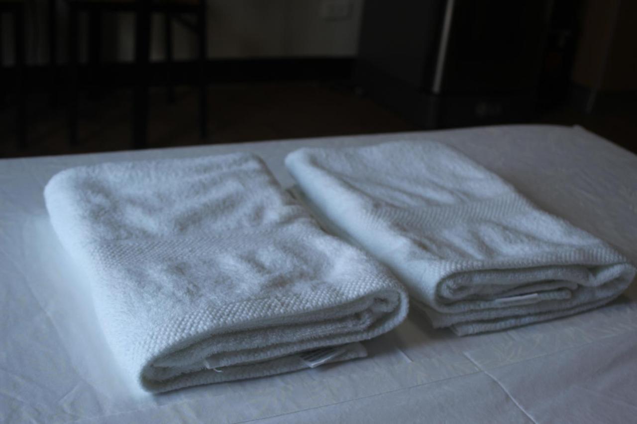 Apartment Antonio's Place, 3 Mins To Mactan Airport, Fast Internet With Netflix *