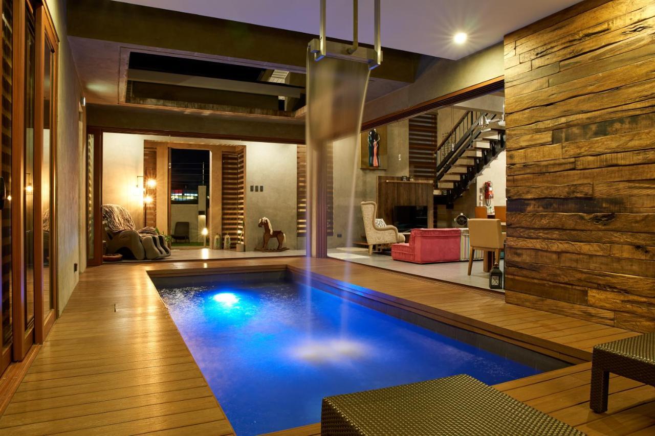 Isla 1 Amazing Waterfall Pool House Near Beach, Bars & Restaurants