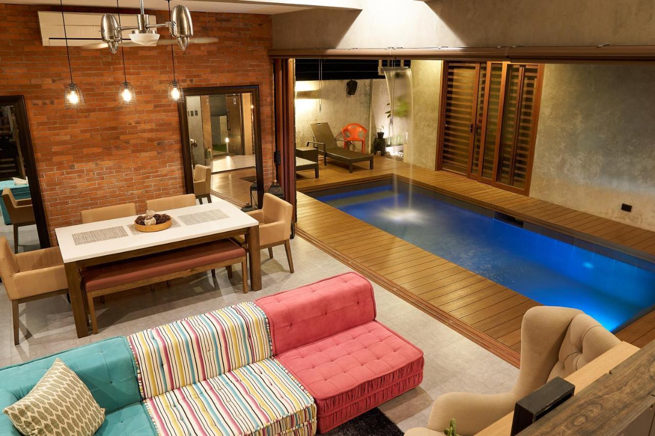 Isla 1 Amazing Waterfall Pool House Near Beach, Bars & Restaurants