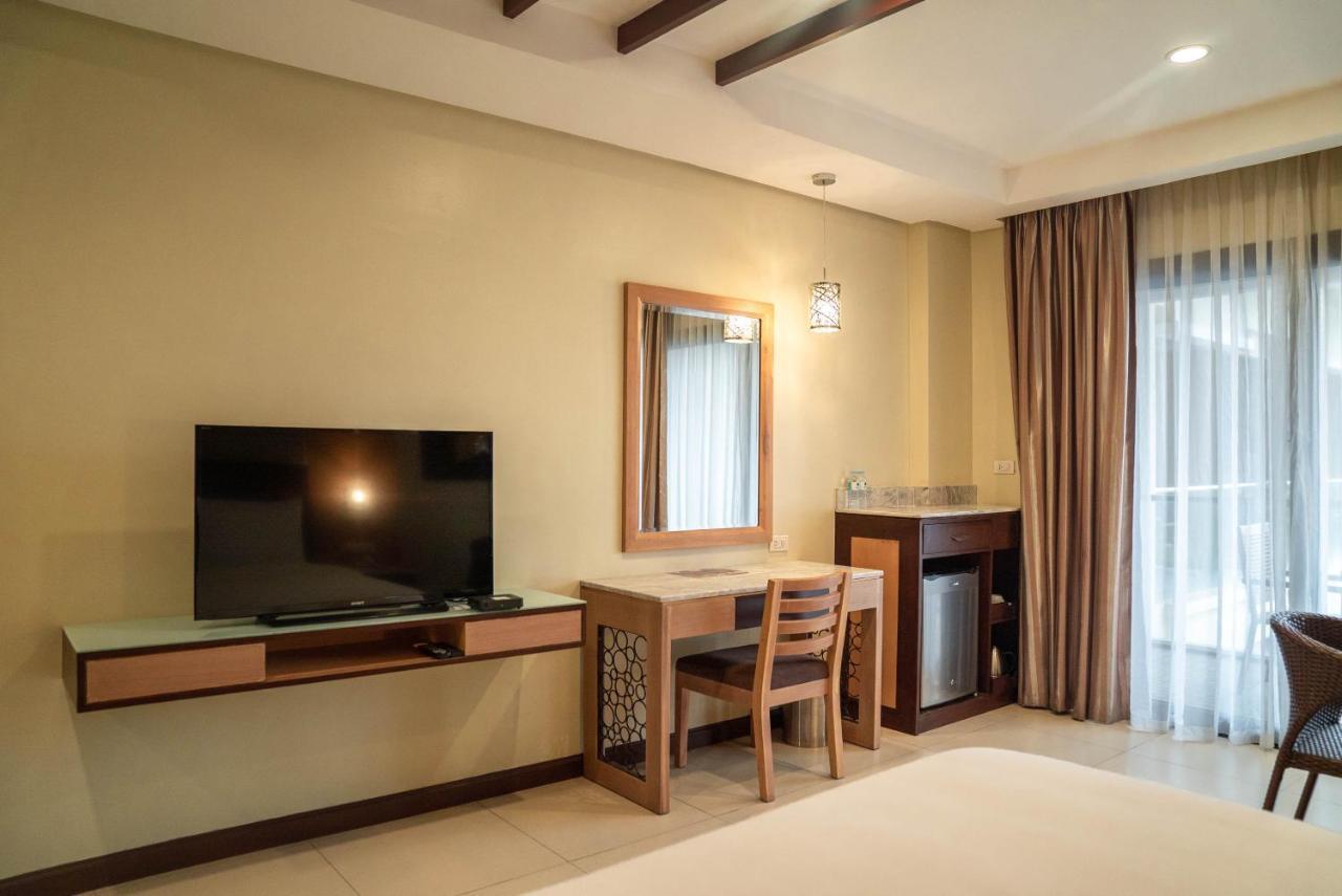 Westown Lagoon - South Wing 3*