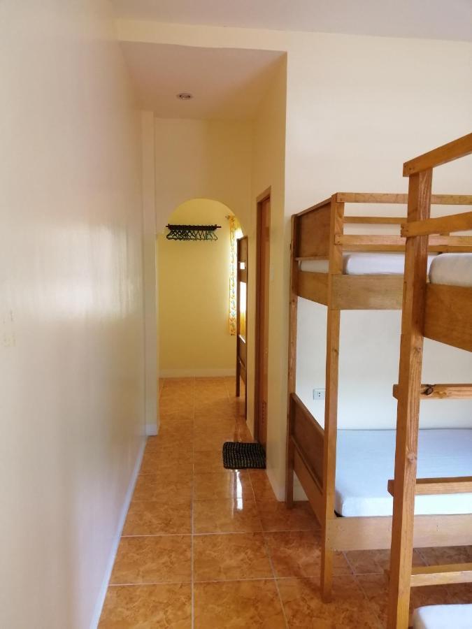 bahay-panuluyan Islet View House