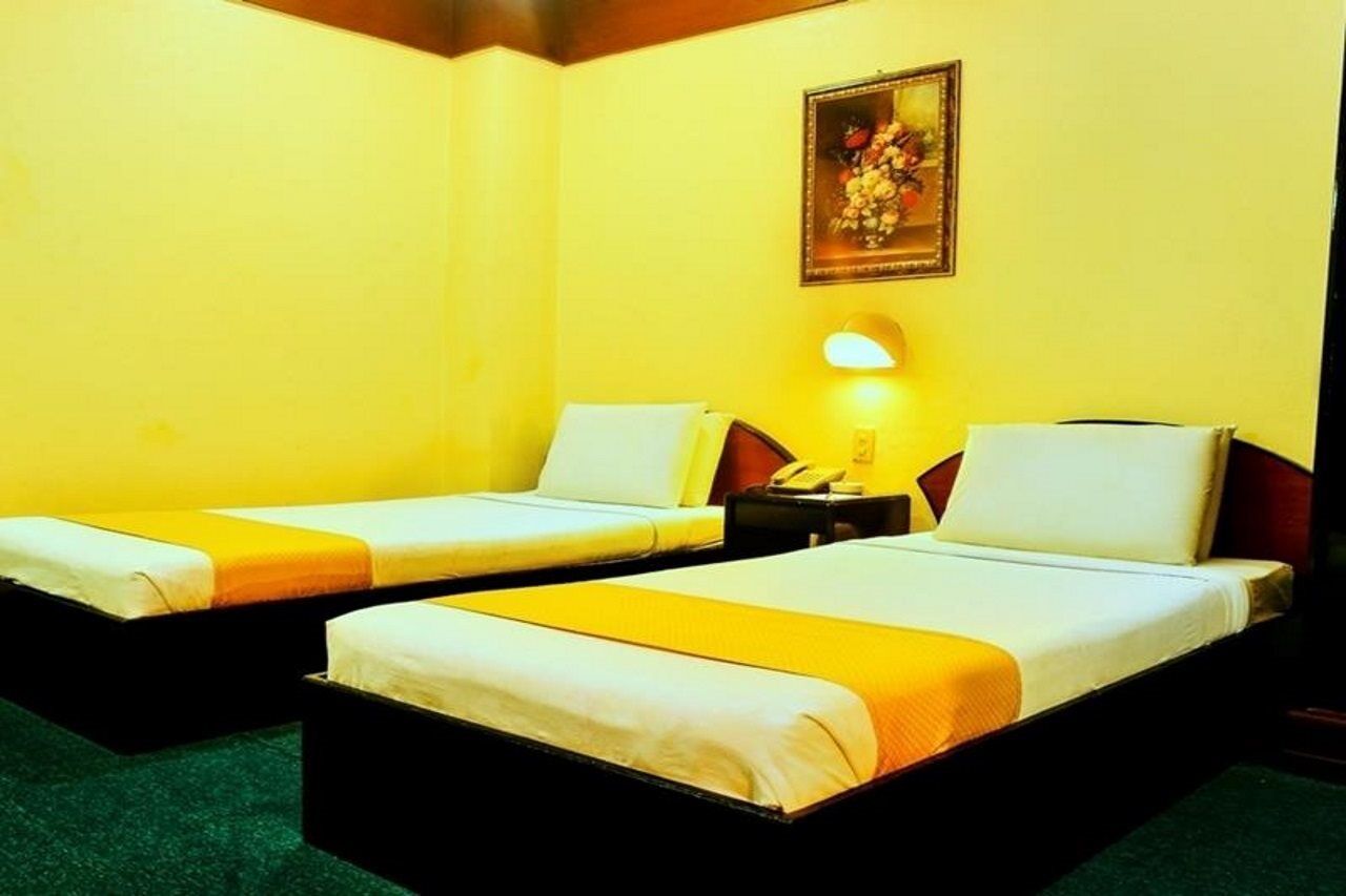 Paragon Hotel 2*