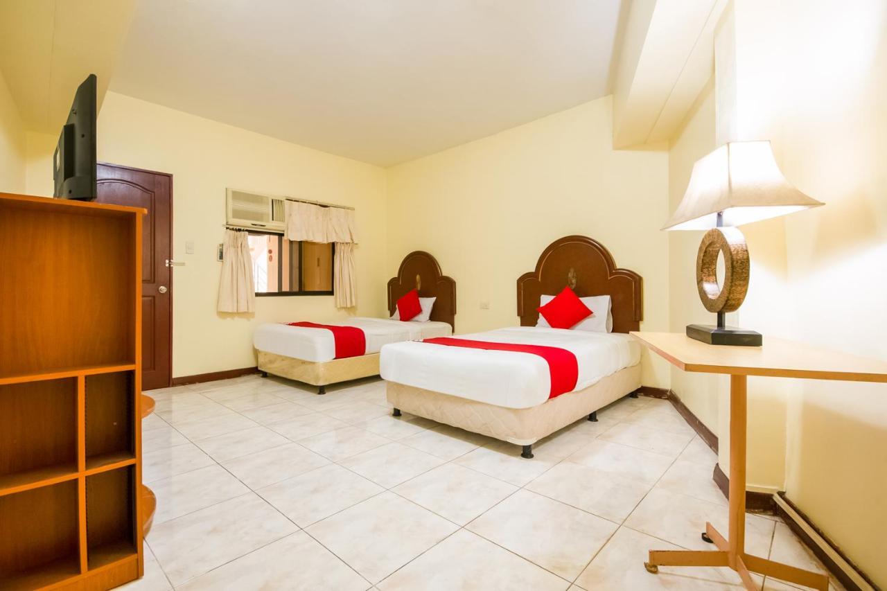 Hotel Vaccinated Staff - Oyo 465 Ford's 3*