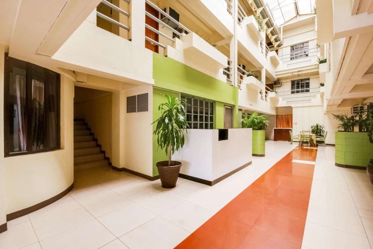 Hotel Vaccinated Staff - Oyo 465 Ford's 3*
